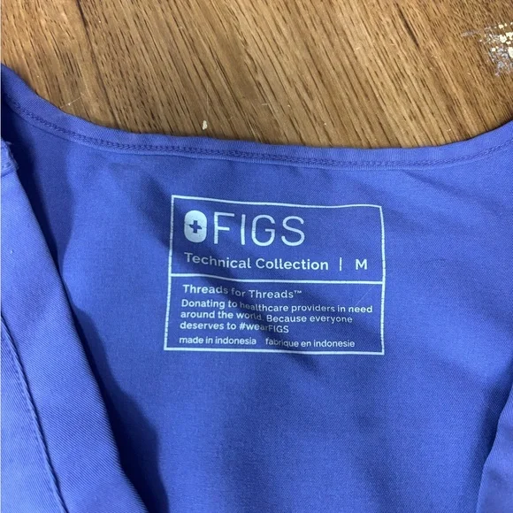 FIGS Women’s Purple Scrub Set (Top + Bottom) - Picture 2 of 5